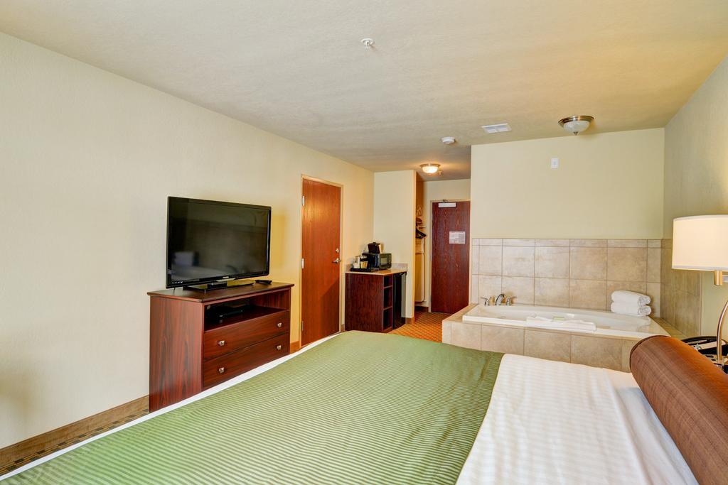 Cobblestone Hotel & Suites - Punxsutawney Экстерьер фото