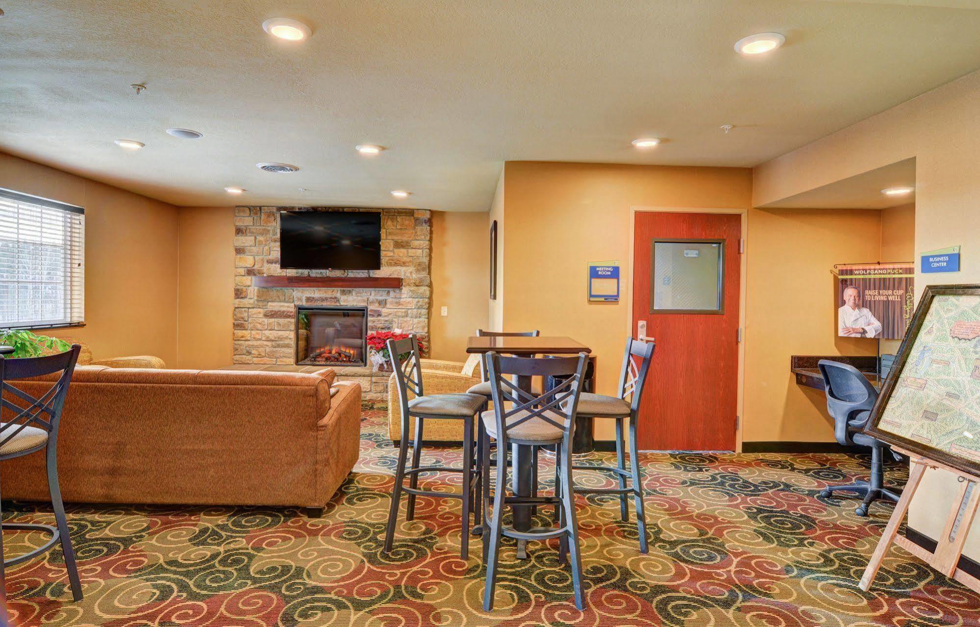 Cobblestone Hotel & Suites - Punxsutawney Экстерьер фото
