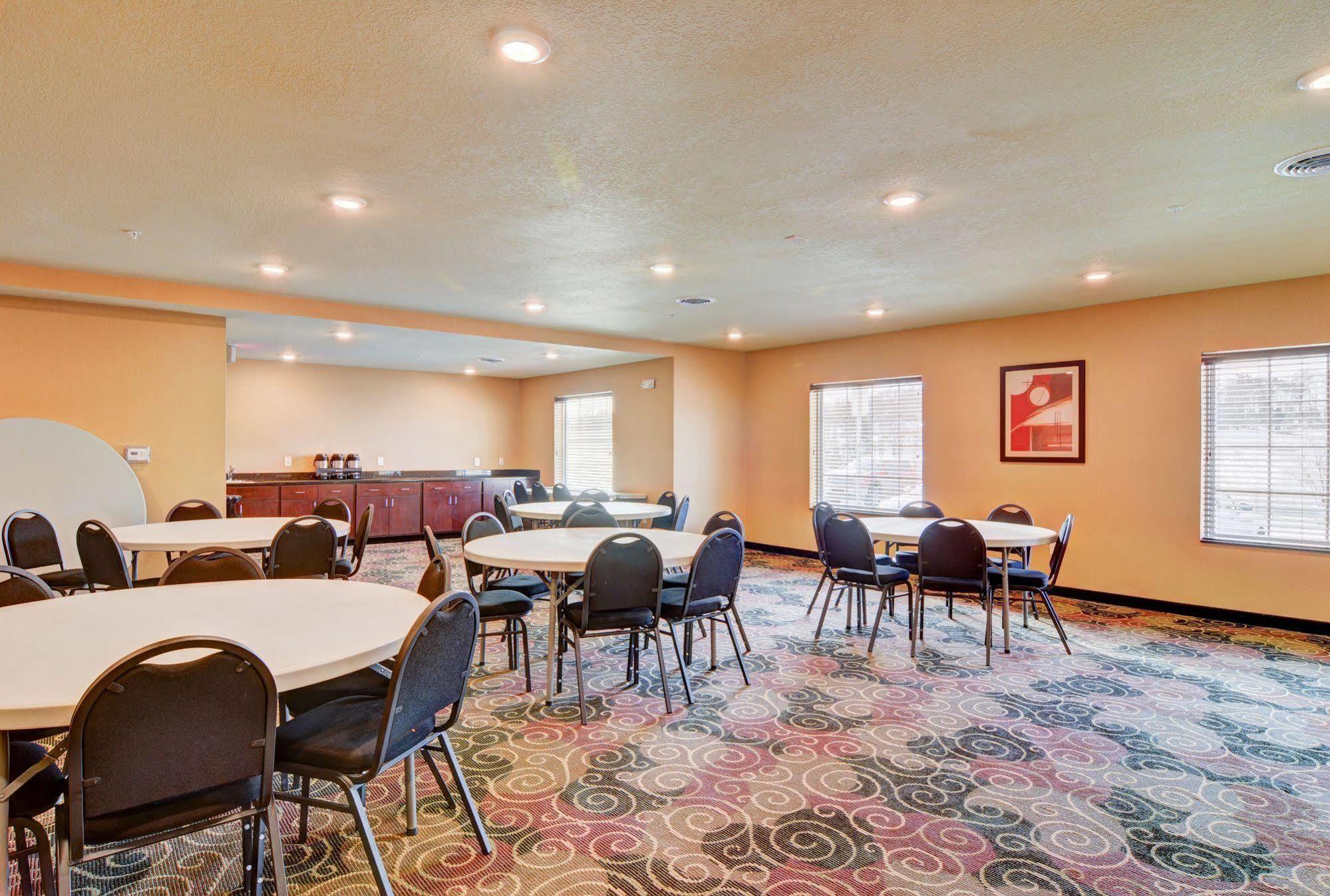 Cobblestone Hotel & Suites - Punxsutawney Экстерьер фото