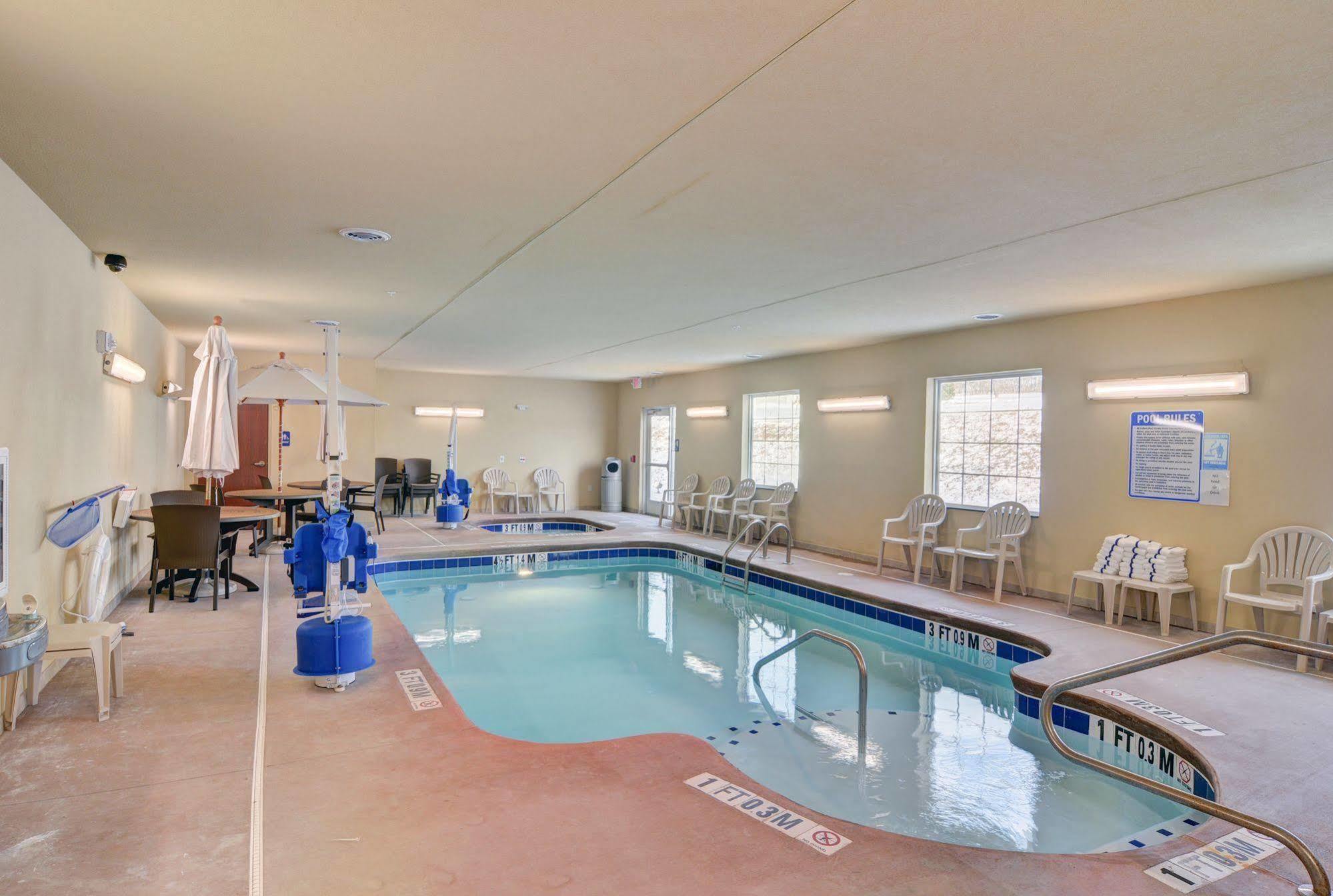 Cobblestone Hotel & Suites - Punxsutawney Экстерьер фото